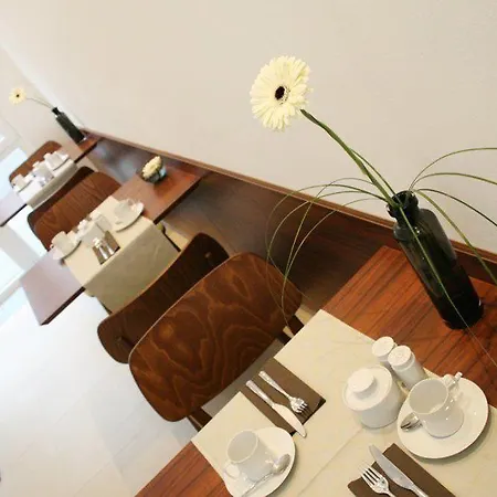 Augusten Hotel