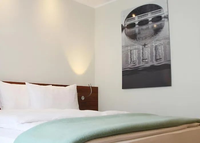 阿古斯特恩穆尼辰酒店 3*