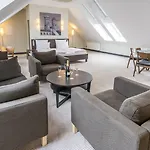 Augusten 3*